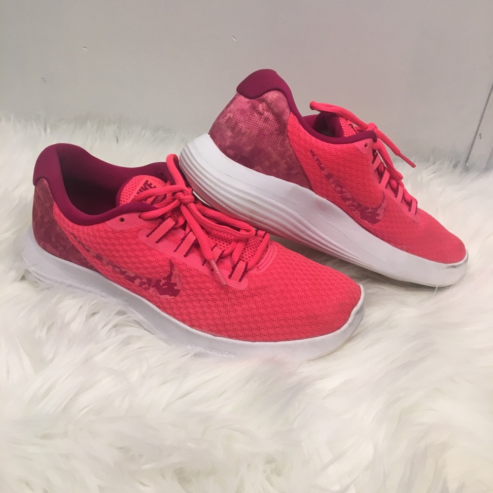 Nike Shoes For Woman Size 7. - Picture 1 of 8